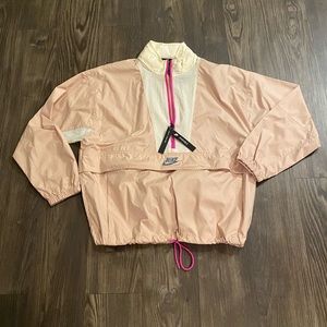 Nike Woman’s Packable Wind Breaker with Hood (NWT)